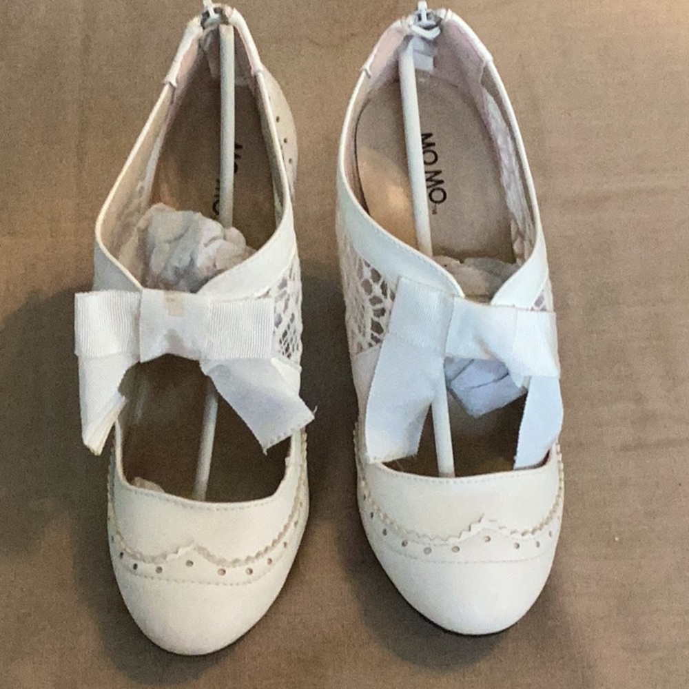 MO MO IVORY HEELS NWT